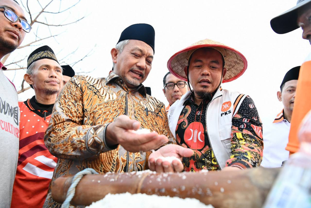 19 8+Presiden+PKS+berdialog+dengan+petani+garam+di+Pati