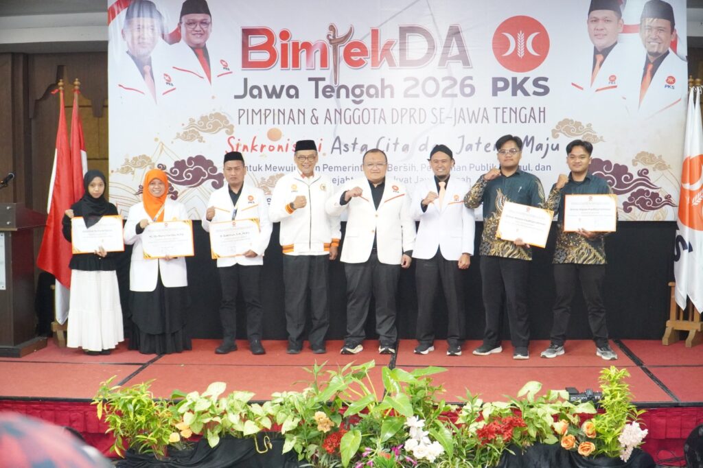 Penyerahan beasiswa KIP oleh PKS Jawa Tengah
